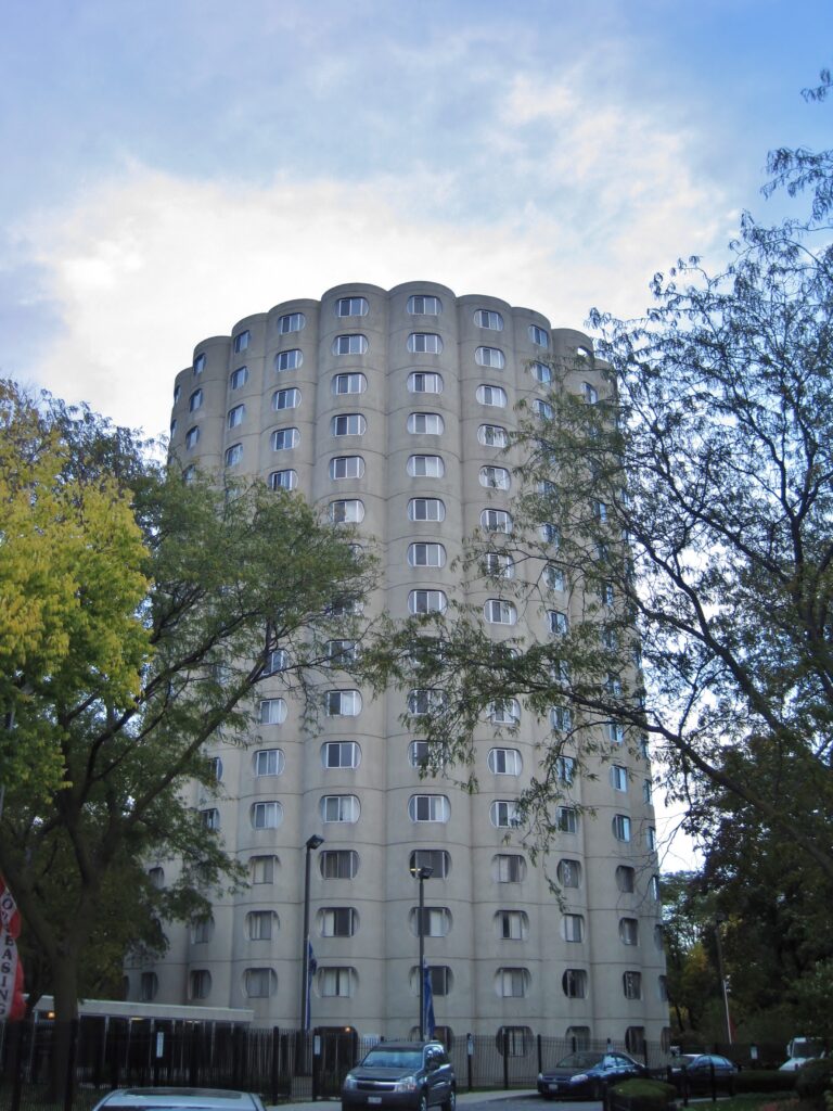 Photo of the Raymond M. Hilliard Center, the last vertical housing project in Chicago.