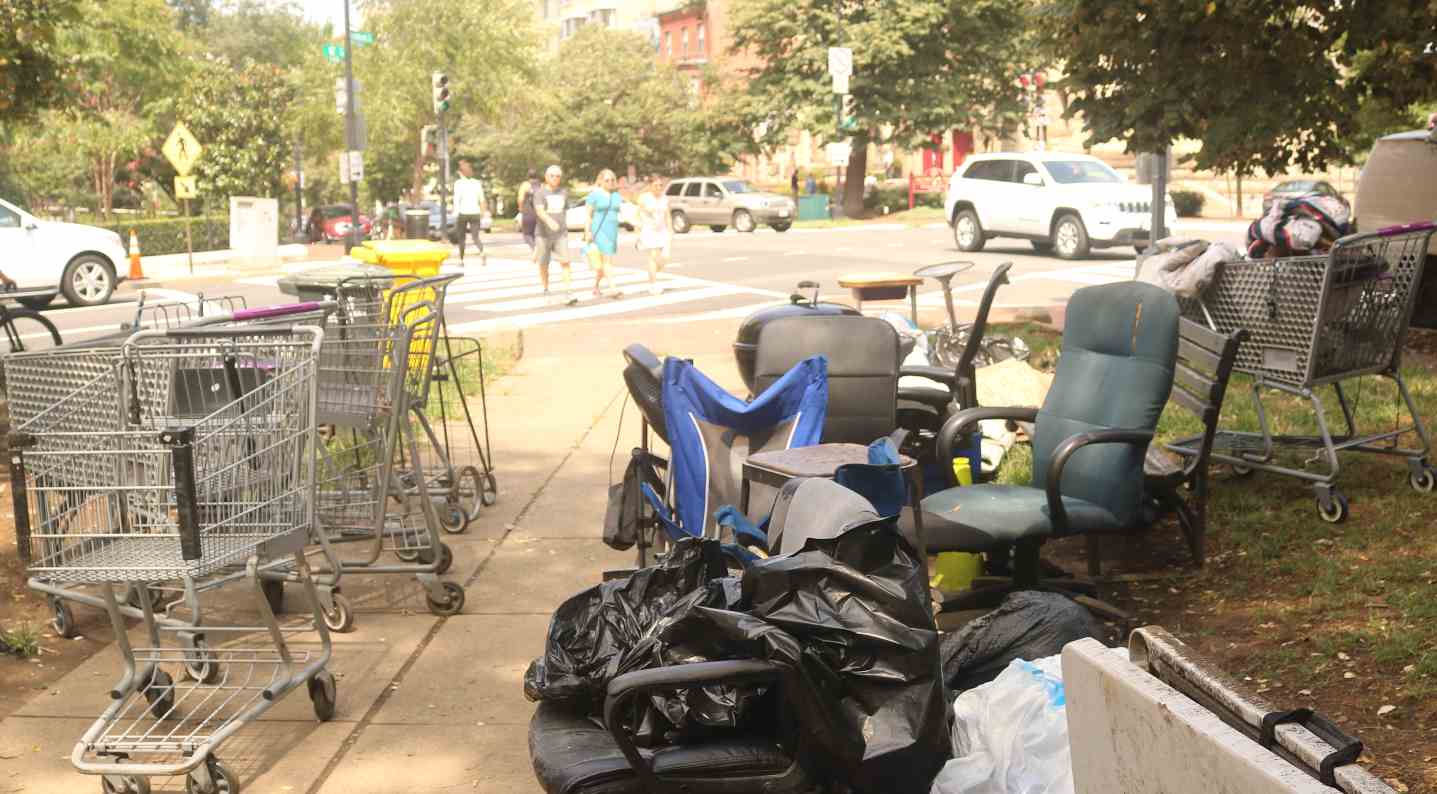 Photo of unhoused residents' belongings on a sidewalk..